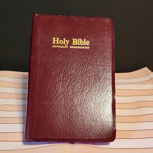 Holy Bible Dictionary Concordance